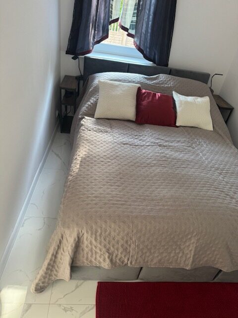 Apartmanet1 - łóżko